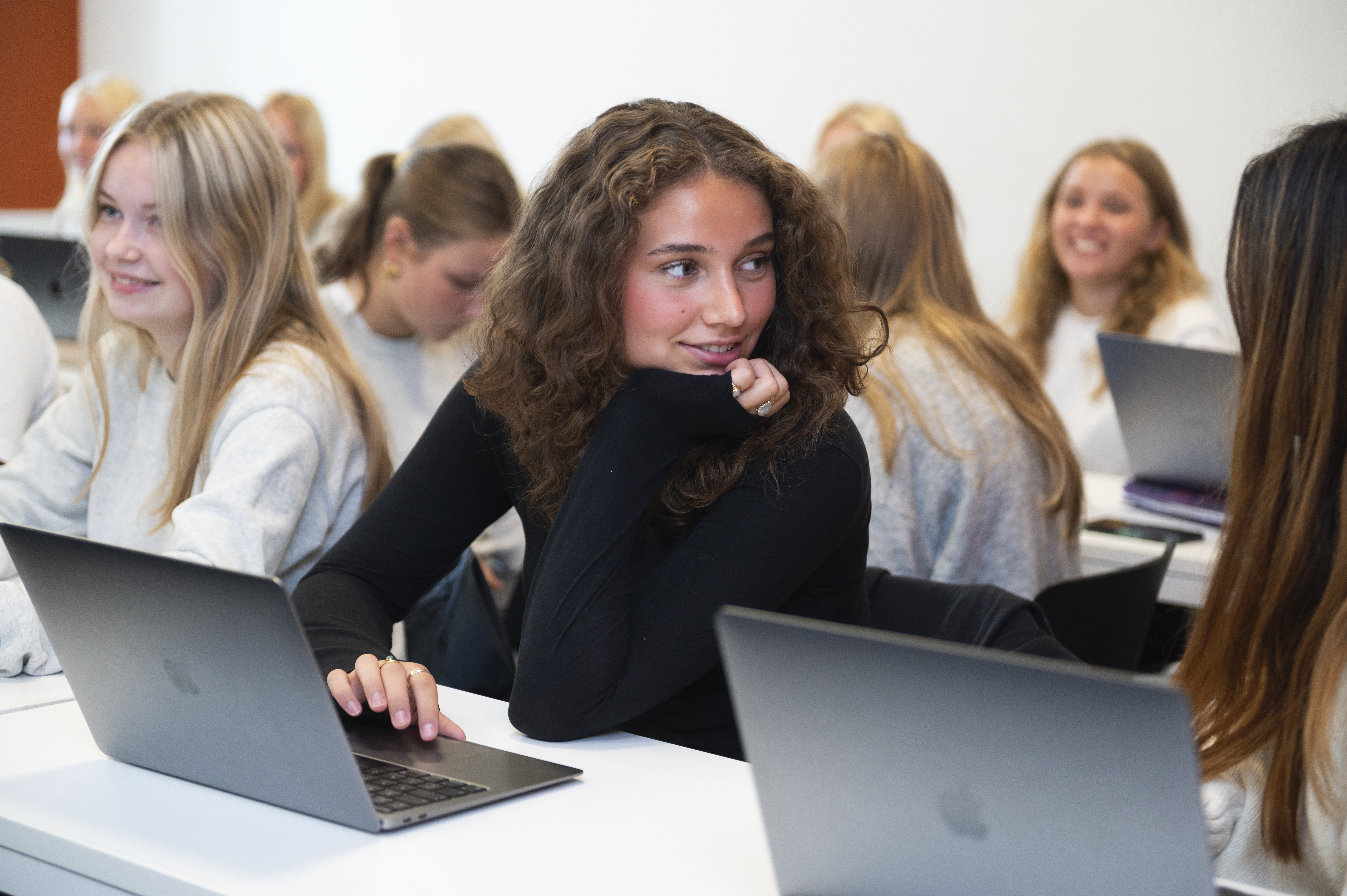 Vib Kat Aug 2023 6879